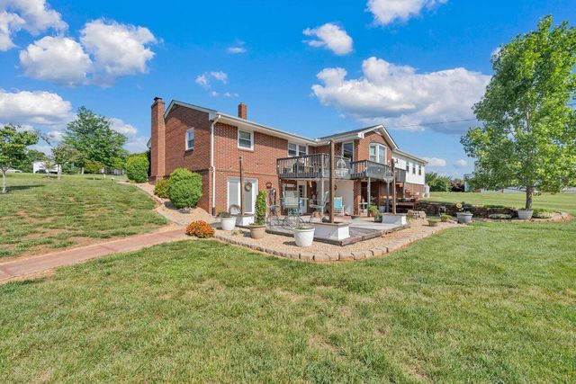 3226 Rakes RD, Rocky Mount, VA 24151