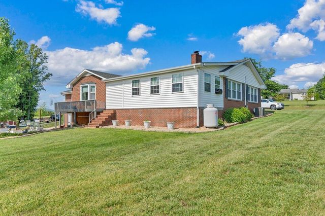 3226 Rakes RD, Rocky Mount, VA 24151