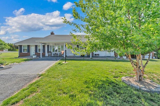 3226 Rakes RD, Rocky Mount, VA 24151