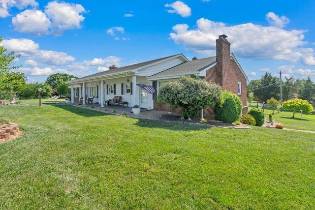 3226 Rakes RD, Rocky Mount, VA 24151