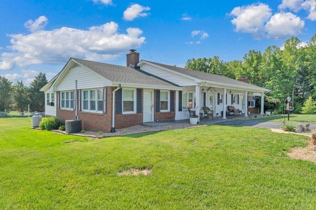 3226 Rakes RD, Rocky Mount, VA 24151