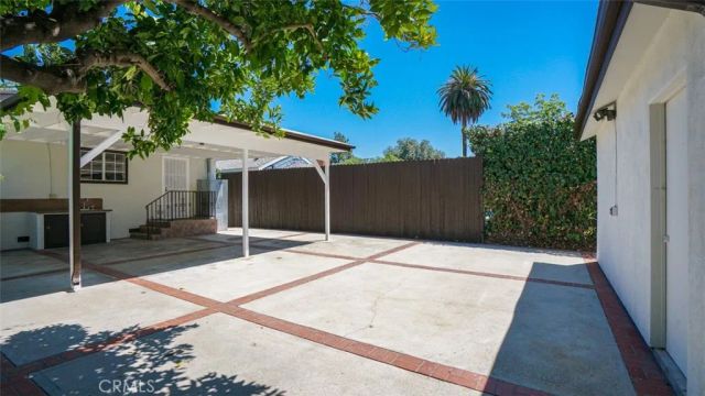 14260 Kittridge Street, Van Nuys, CA 91405