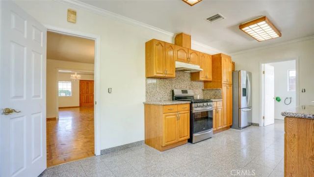 14260 Kittridge Street, Van Nuys, CA 91405