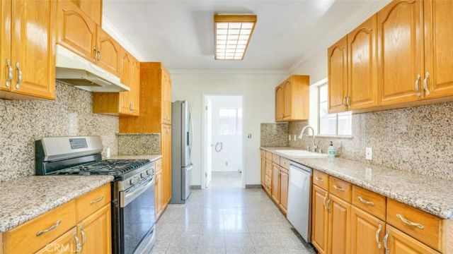 14260 Kittridge Street, Van Nuys, CA 91405