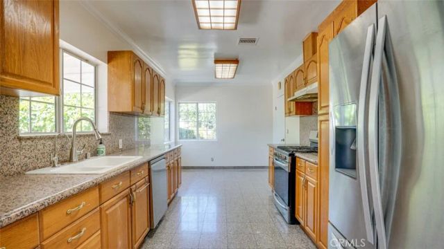 14260 Kittridge Street, Van Nuys, CA 91405