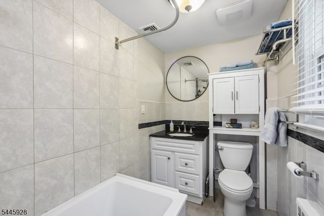 50 School Ave, East Hanover Twp., NJ 07936
