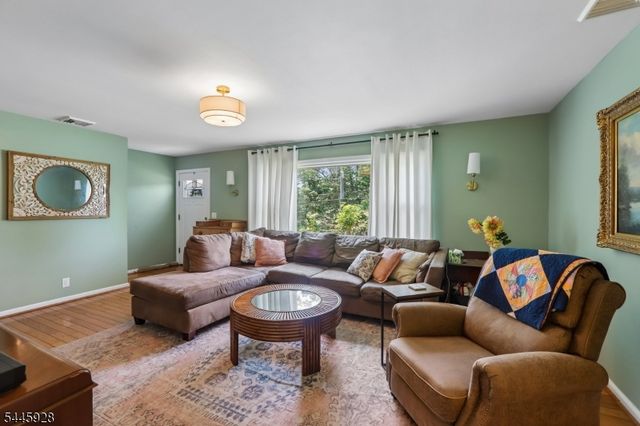 50 School Ave, East Hanover Twp., NJ 07936