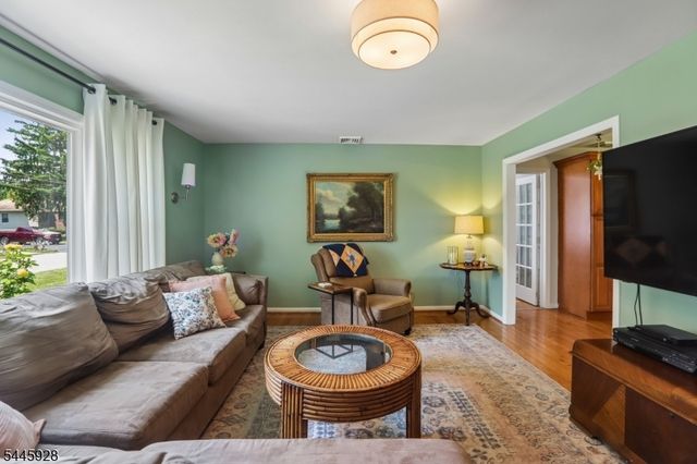 50 School Ave, East Hanover Twp., NJ 07936