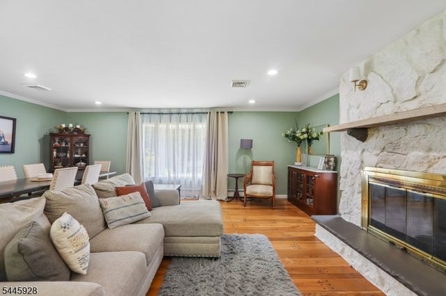 50 School Ave, East Hanover Twp., NJ 07936