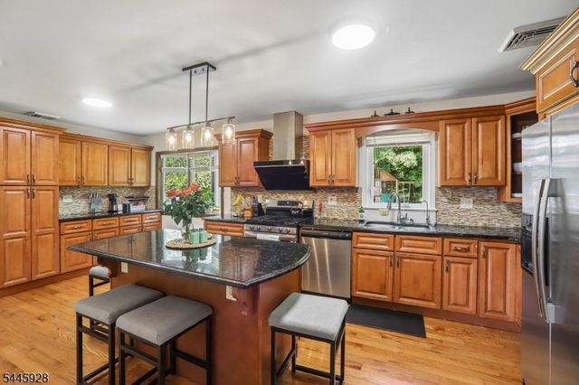 50 School Ave, East Hanover Twp., NJ 07936
