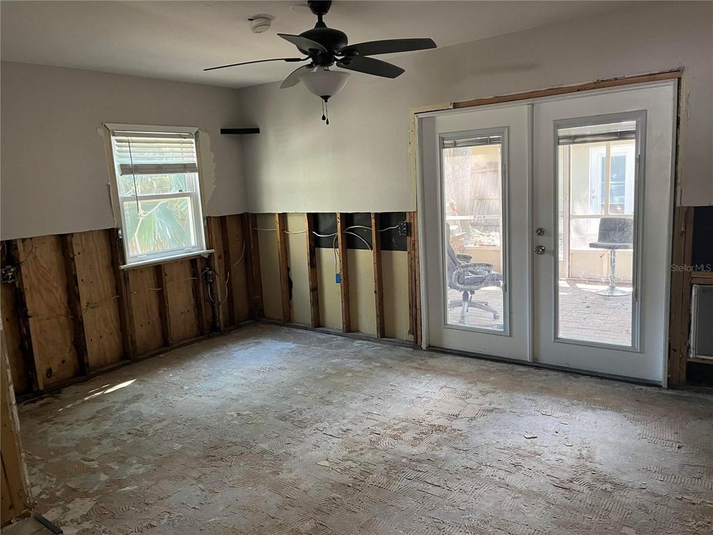 Image 3 of property listing at 4017 S RENELLIE DRIVE, Tampa, FL 33611
