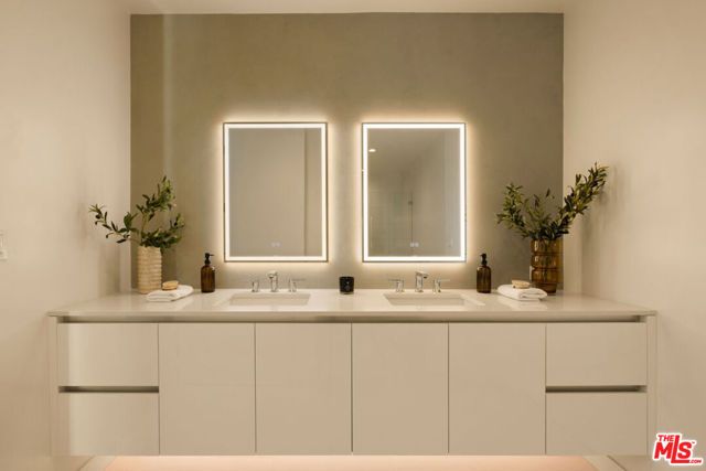 1264 N Harper Avenue PH 3, West Hollywood, CA 90046