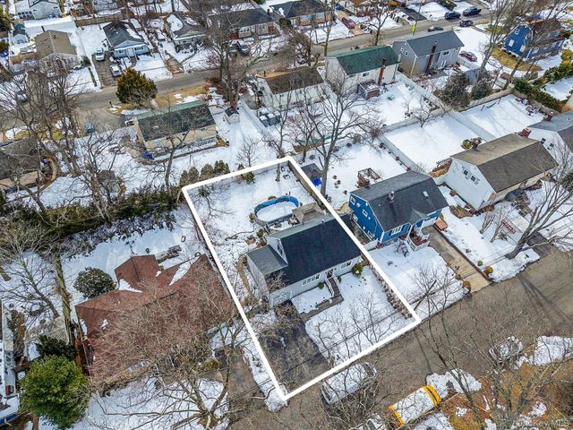 24 Lantern Street, Huntington, NY 11743