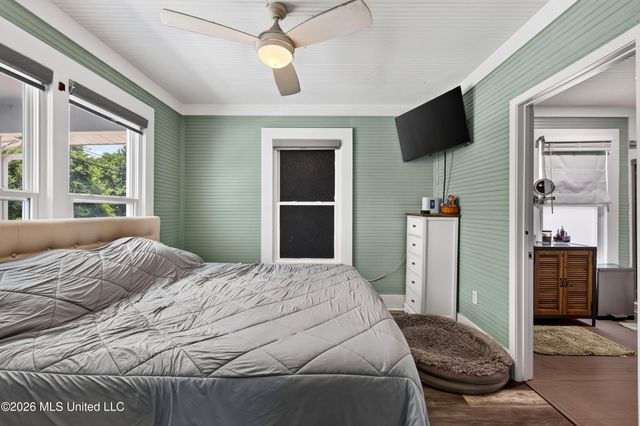 918 Sears Avenue, Waveland, MS 39576