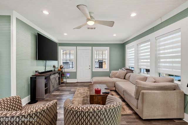 918 Sears Avenue, Waveland, MS 39576