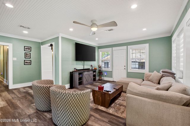 918 Sears Avenue, Waveland, MS 39576