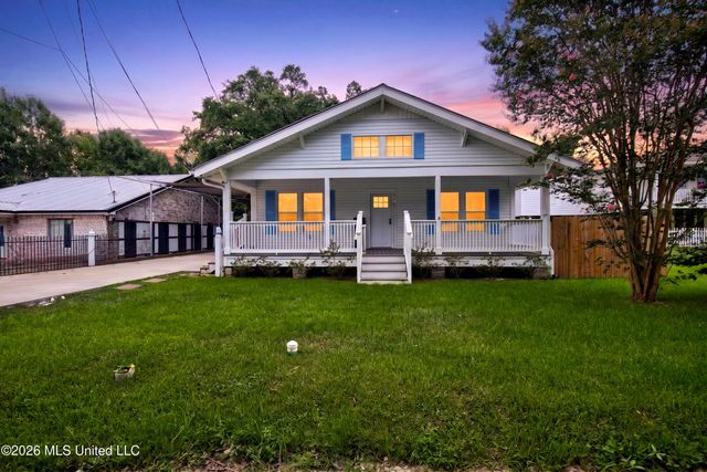 918 Sears Avenue, Waveland, MS 39576