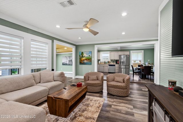 918 Sears Avenue, Waveland, MS 39576