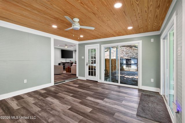 918 Sears Avenue, Waveland, MS 39576