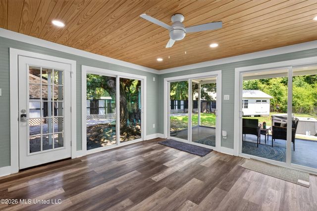 918 Sears Avenue, Waveland, MS 39576