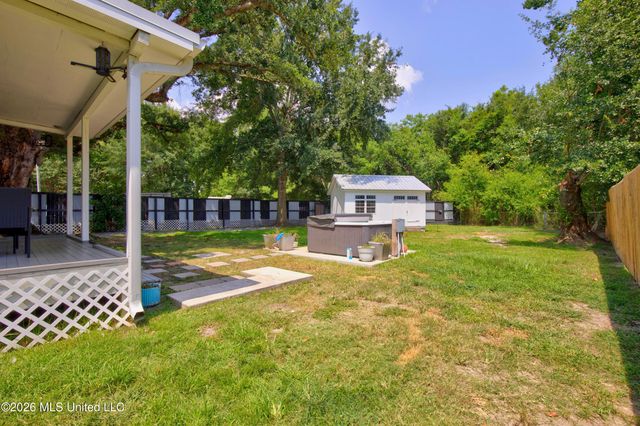 918 Sears Avenue, Waveland, MS 39576