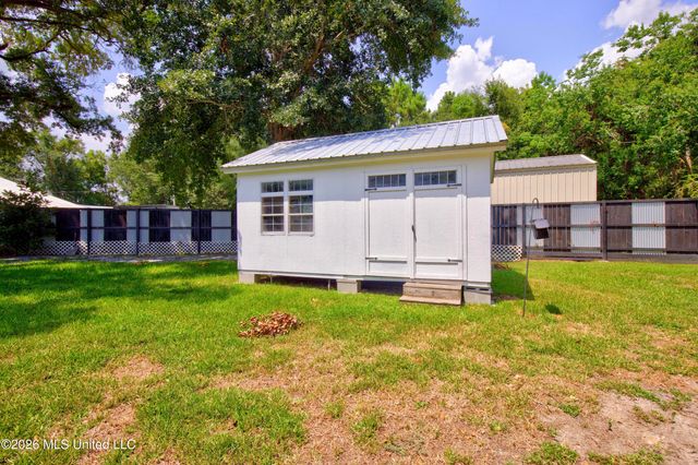 918 Sears Avenue, Waveland, MS 39576