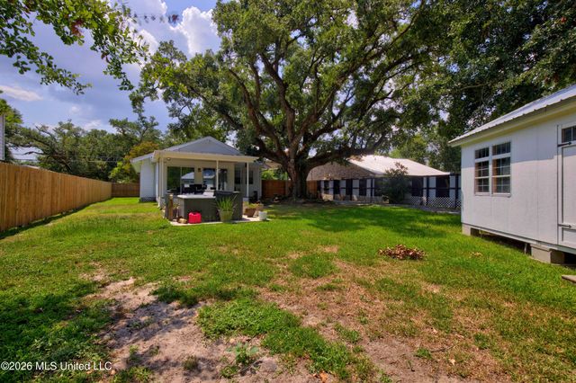 918 Sears Avenue, Waveland, MS 39576