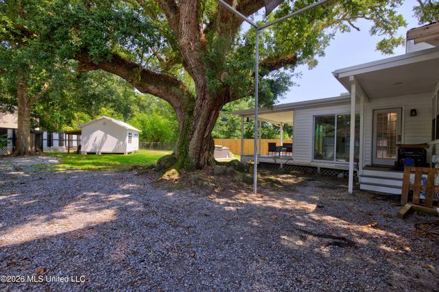 918 Sears Avenue, Waveland, MS 39576