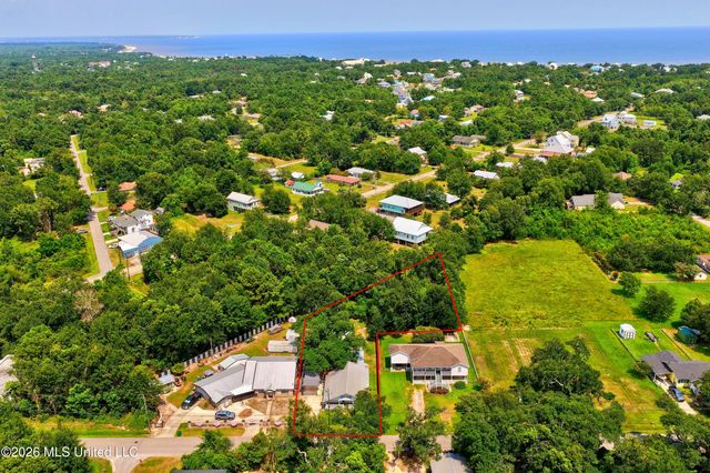 918 Sears Avenue, Waveland, MS 39576