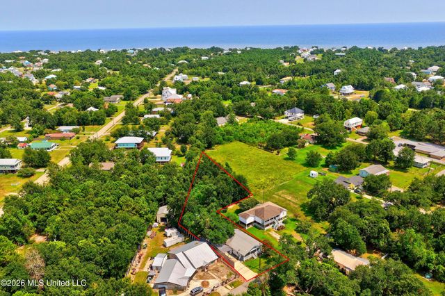 918 Sears Avenue, Waveland, MS 39576