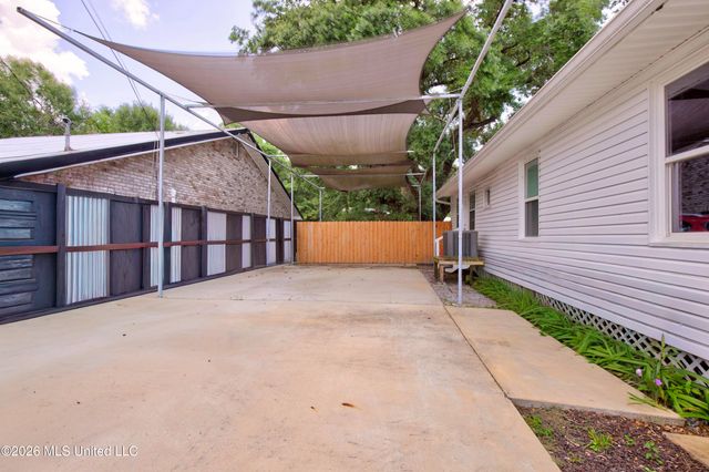 918 Sears Avenue, Waveland, MS 39576