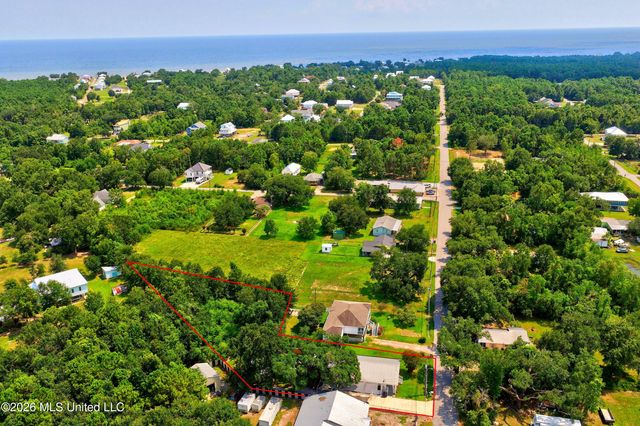 918 Sears Avenue, Waveland, MS 39576