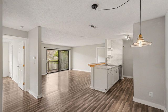 30 Woodland Hills Drive, 8, Southgate, KY 41071