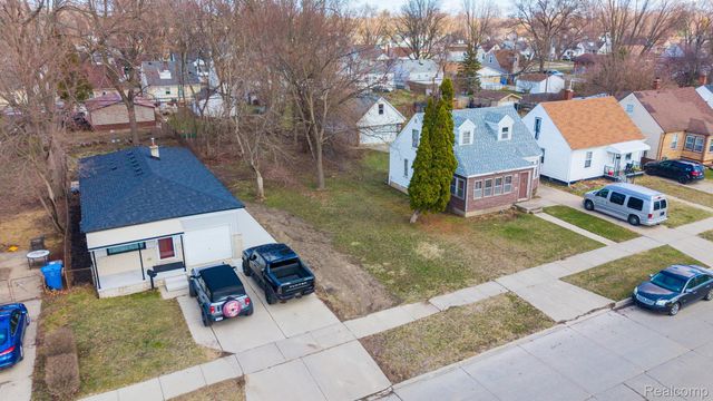 26166 Powers Avenue, Dearborn Heights, MI 48125