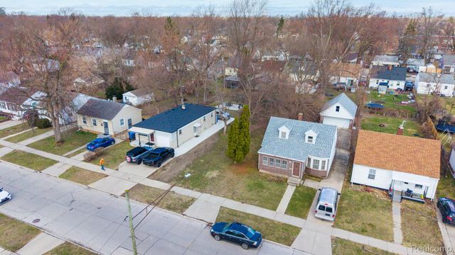 26166 Powers Avenue, Dearborn Heights, MI 48125