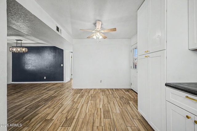 329 E JUNIPER Street, Mesa, AZ 85201