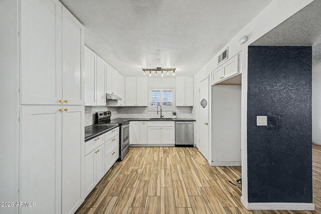 329 E JUNIPER Street, Mesa, AZ 85201