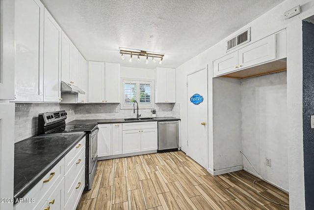 329 E JUNIPER Street, Mesa, AZ 85201