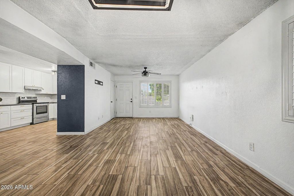 Image 10 of property listing at 329 E JUNIPER Street, Mesa, AZ 85201