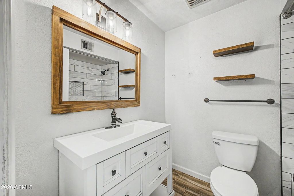 Image 21 of property listing at 329 E JUNIPER Street, Mesa, AZ 85201