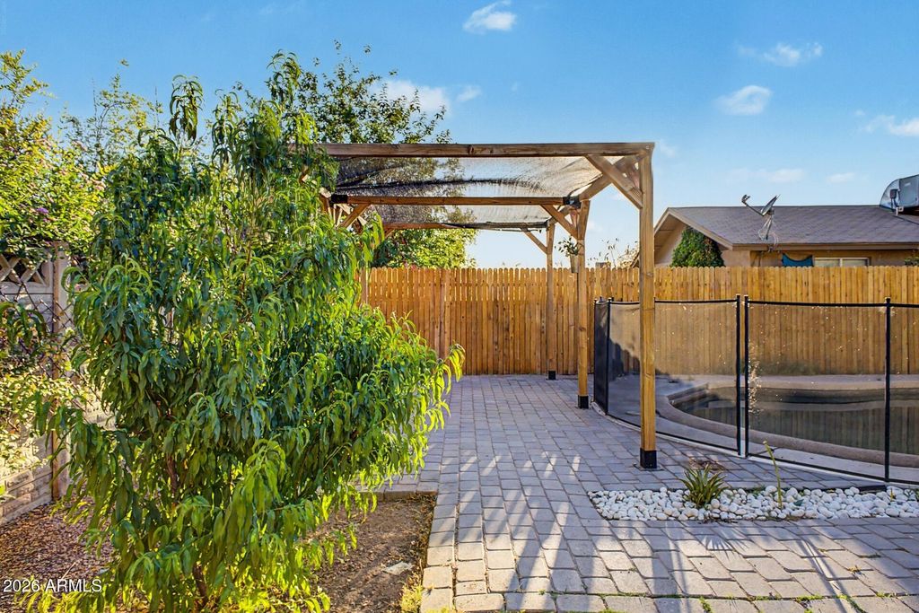 Image 29 of property listing at 329 E JUNIPER Street, Mesa, AZ 85201