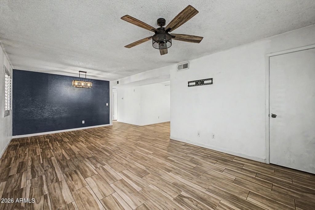 Image 7 of property listing at 329 E JUNIPER Street, Mesa, AZ 85201