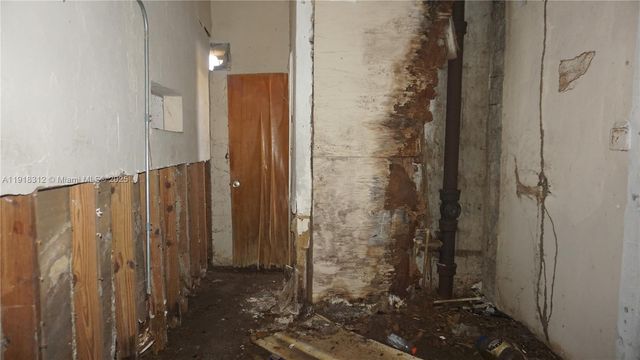 6704 NW 18th Ave, Miami, FL 33147