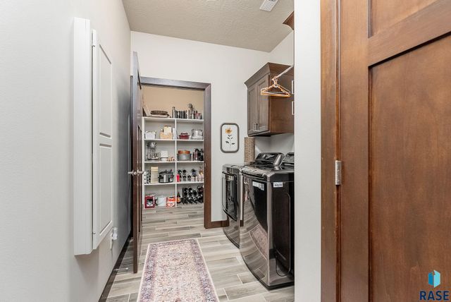 5602 E Eastbridge Pl, Sioux Falls, SD 57110