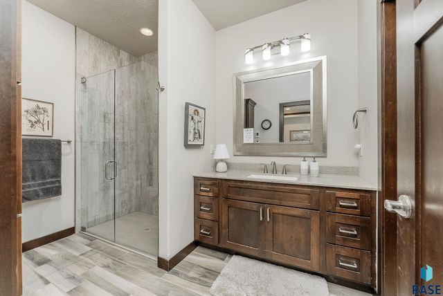 5602 E Eastbridge Pl, Sioux Falls, SD 57110