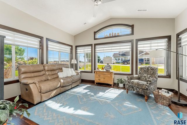 5602 E Eastbridge Pl, Sioux Falls, SD 57110
