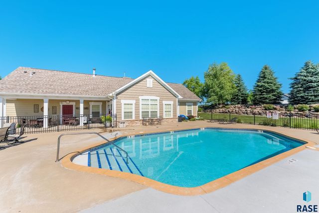 5602 E Eastbridge Pl, Sioux Falls, SD 57110
