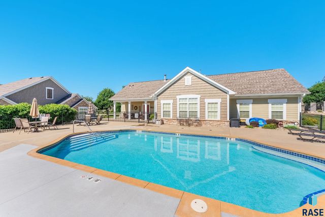 5602 E Eastbridge Pl, Sioux Falls, SD 57110
