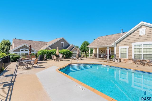 5602 E Eastbridge Pl, Sioux Falls, SD 57110