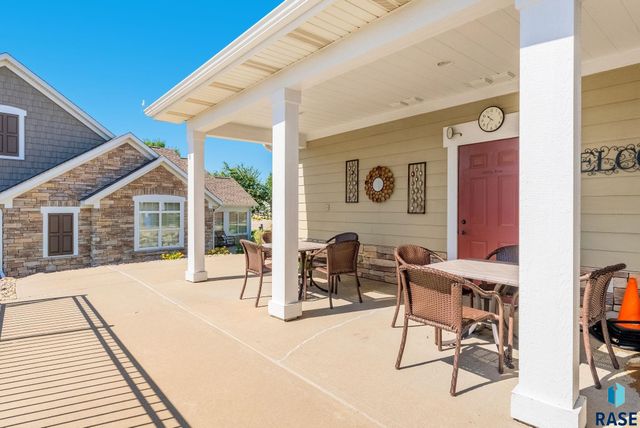 5602 E Eastbridge Pl, Sioux Falls, SD 57110